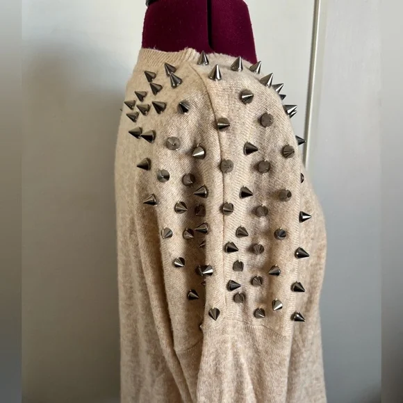 EUC Sweewe Tan crew neck Sweater with Studded Shoulders, Size L - Picture 8 of 8